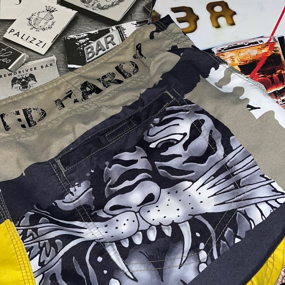 🦁🏄• 🦁 🌊 ⚫️ED HARDY x Surf’s Up Vibes•🦁⚫️🌊